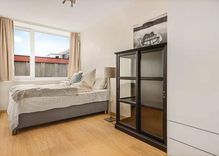 Dinbnb I Top-modern In Historical Sandviken Lägenhet