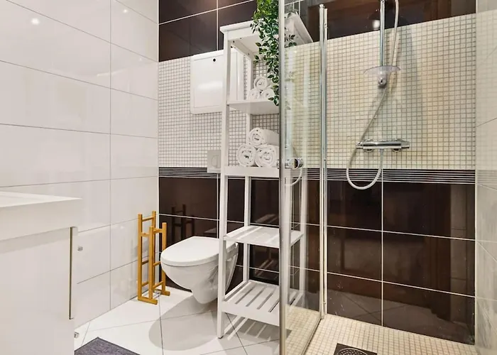 Dinbnb I Top-modern In Historical Sandviken Lägenhet *